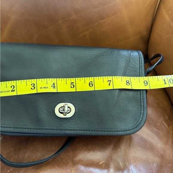 Vintage Black Turn Lock Leather Crossbody Dinky Bag Purse - Picture 12 of 15